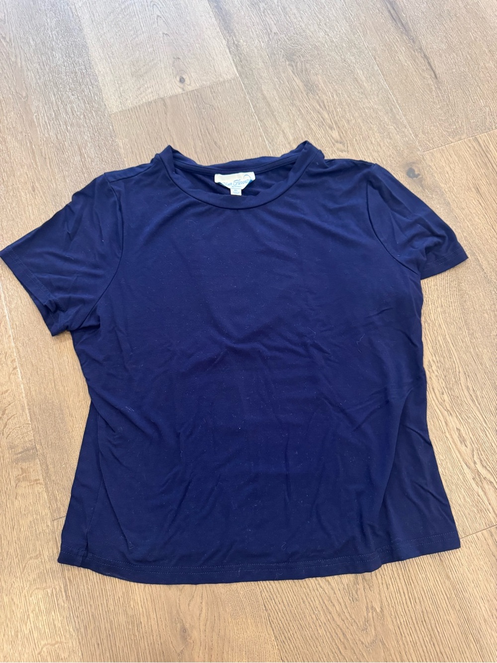 Women's Short Sleeve Crewneck Tee in Navy